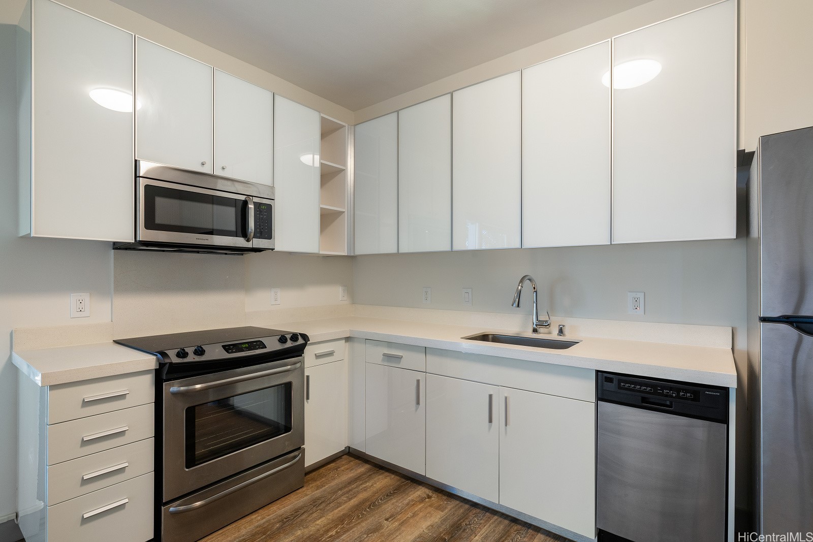 610 Ala Moana Boulevard M201