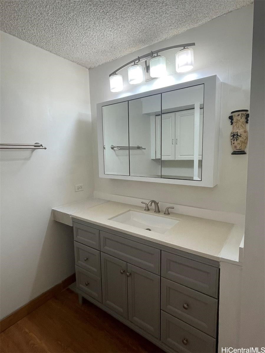 747 Amana Street 1601