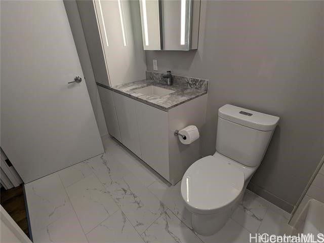 987 Queen Street 906