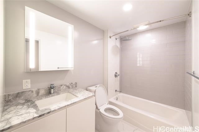 987 Queen Street 906