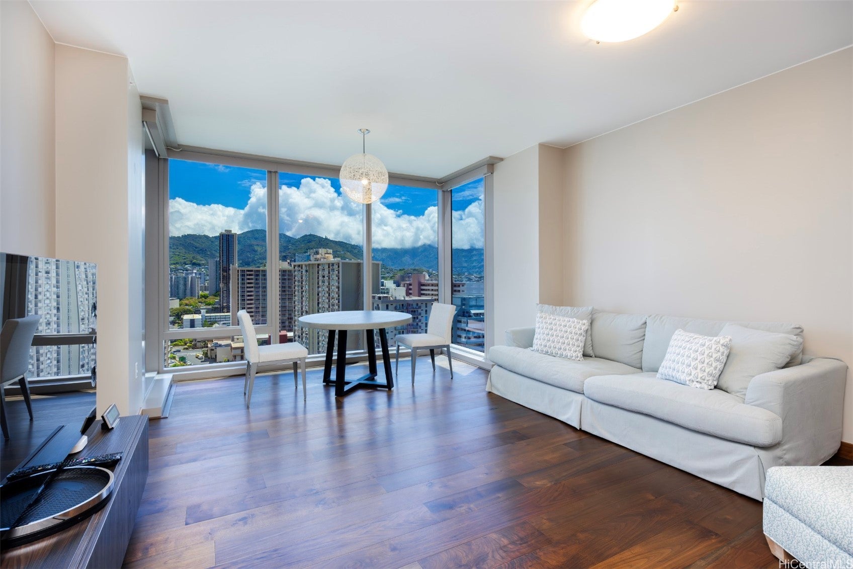 1555 Kapiolani Boulevard 1611