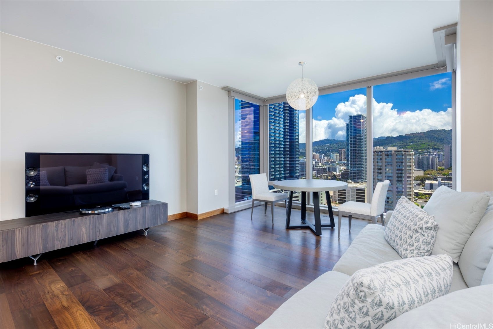 1555 Kapiolani Boulevard 1611
