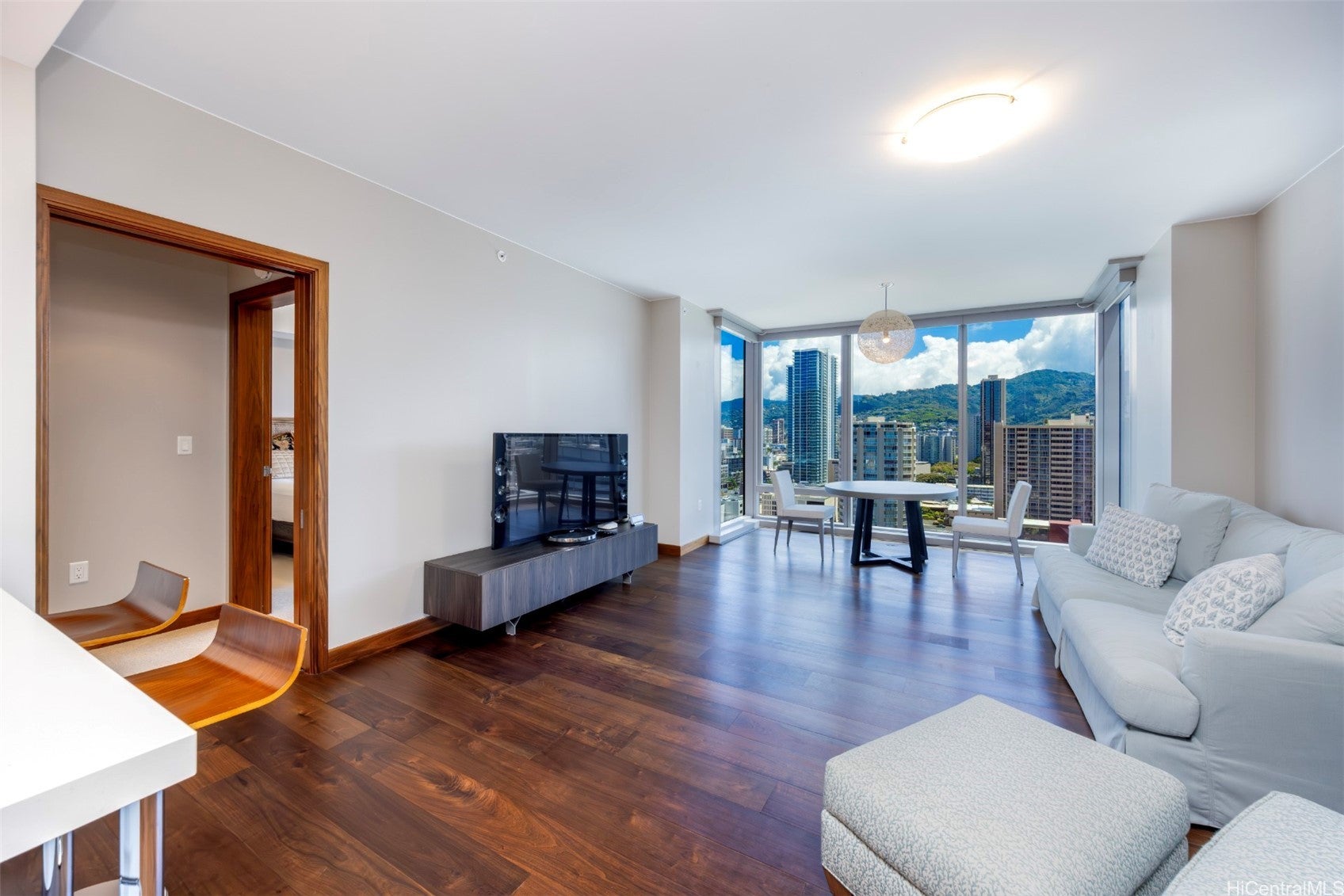 1555 Kapiolani Boulevard 1611