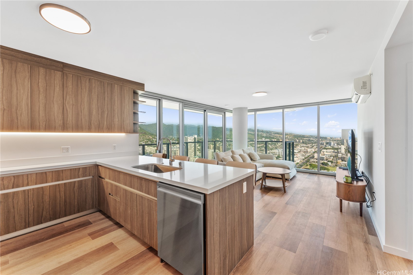 1515 Liona Street 3819