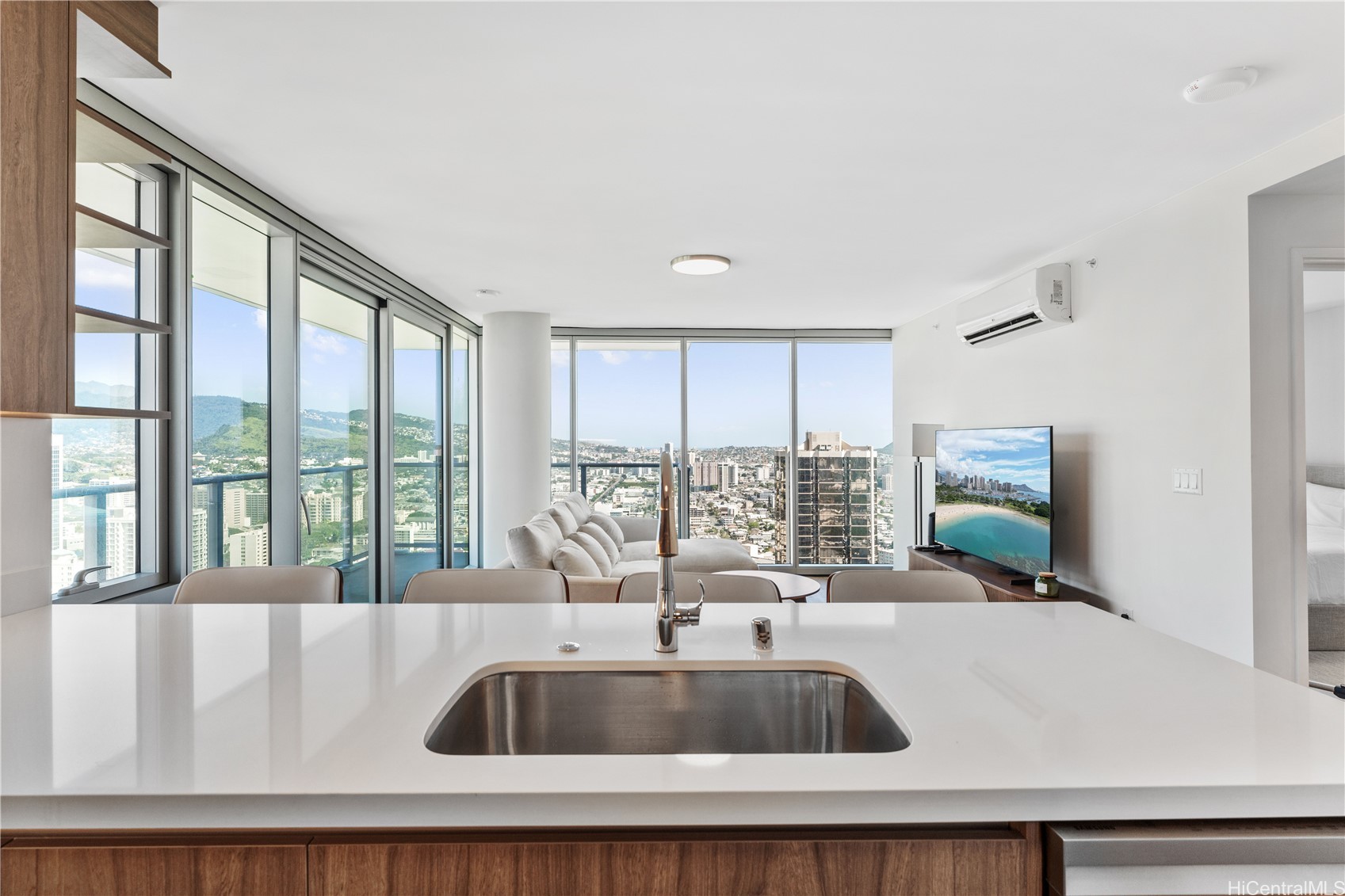 1515 Liona Street 3819