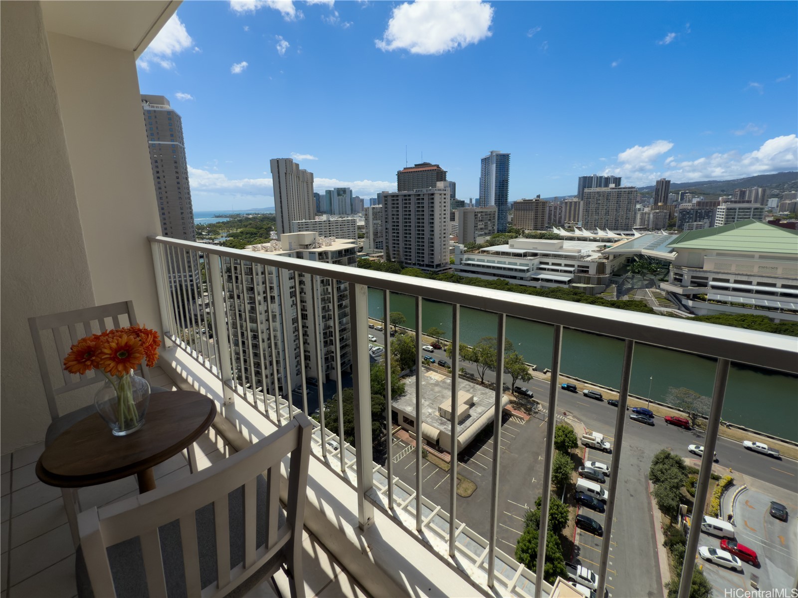 Villa On Eaton Square Condominium