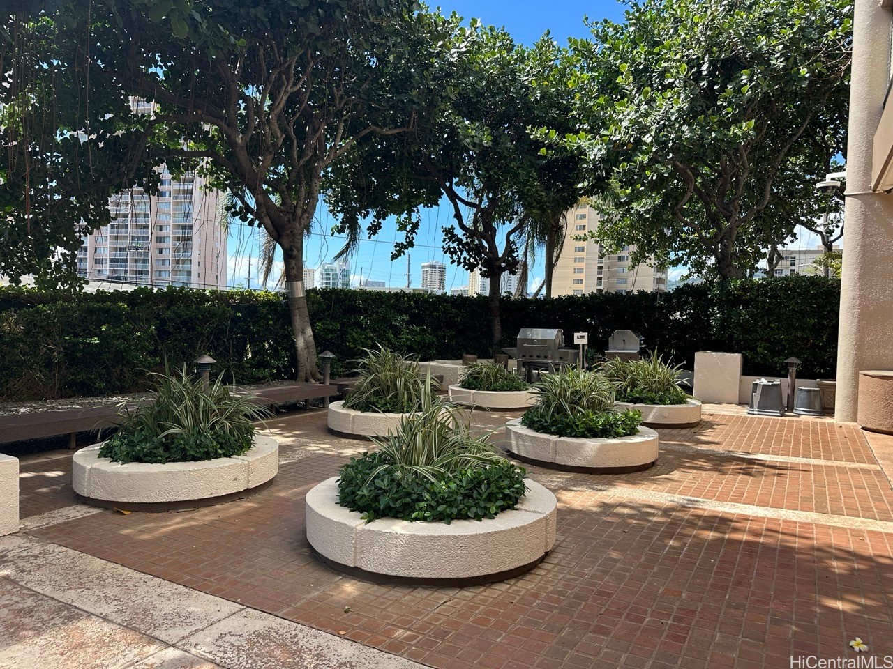 581 Kamoku Street 2202