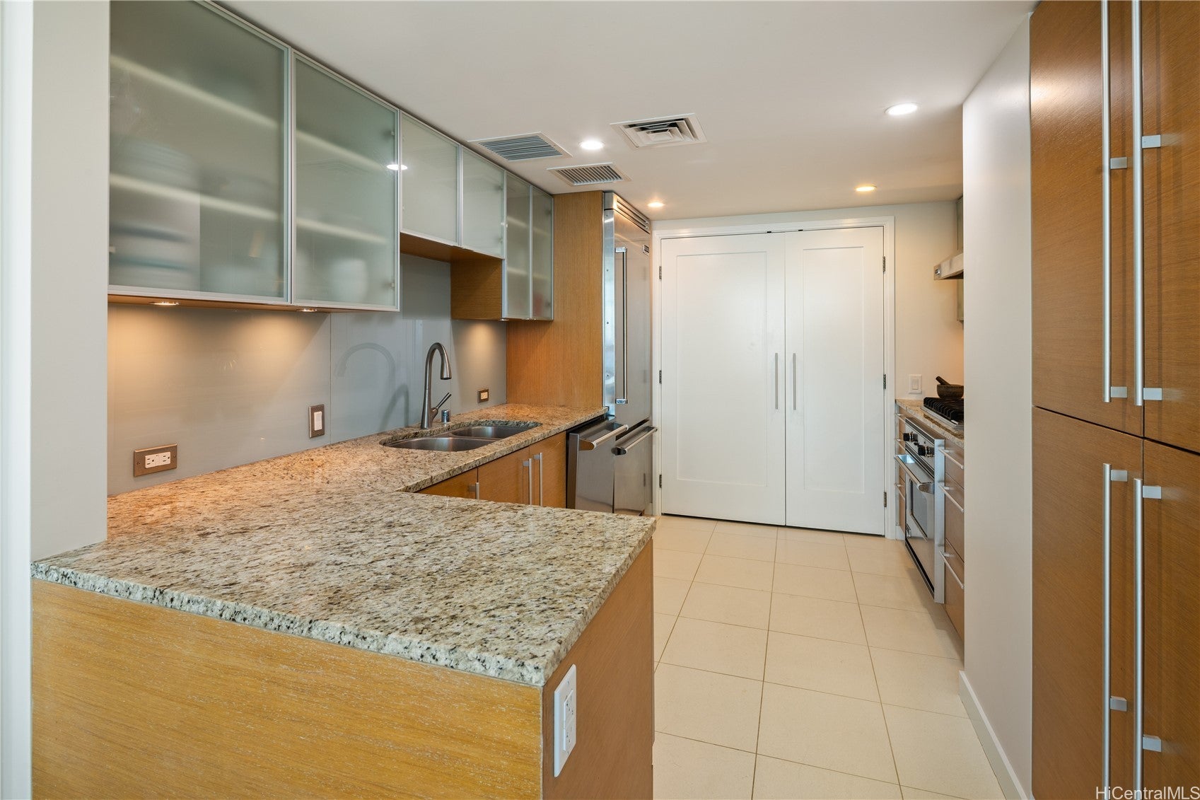1177 Queen Street 3205