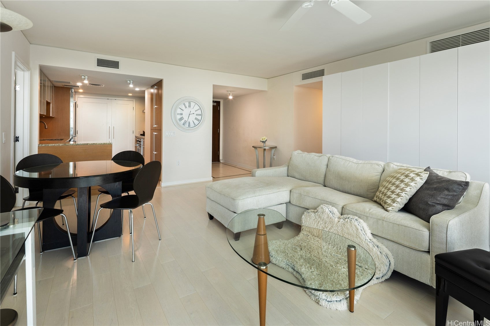1177 Queen Street 3205