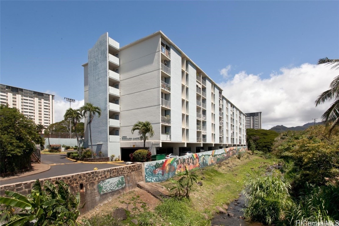 1260 Richard Ln Condominium