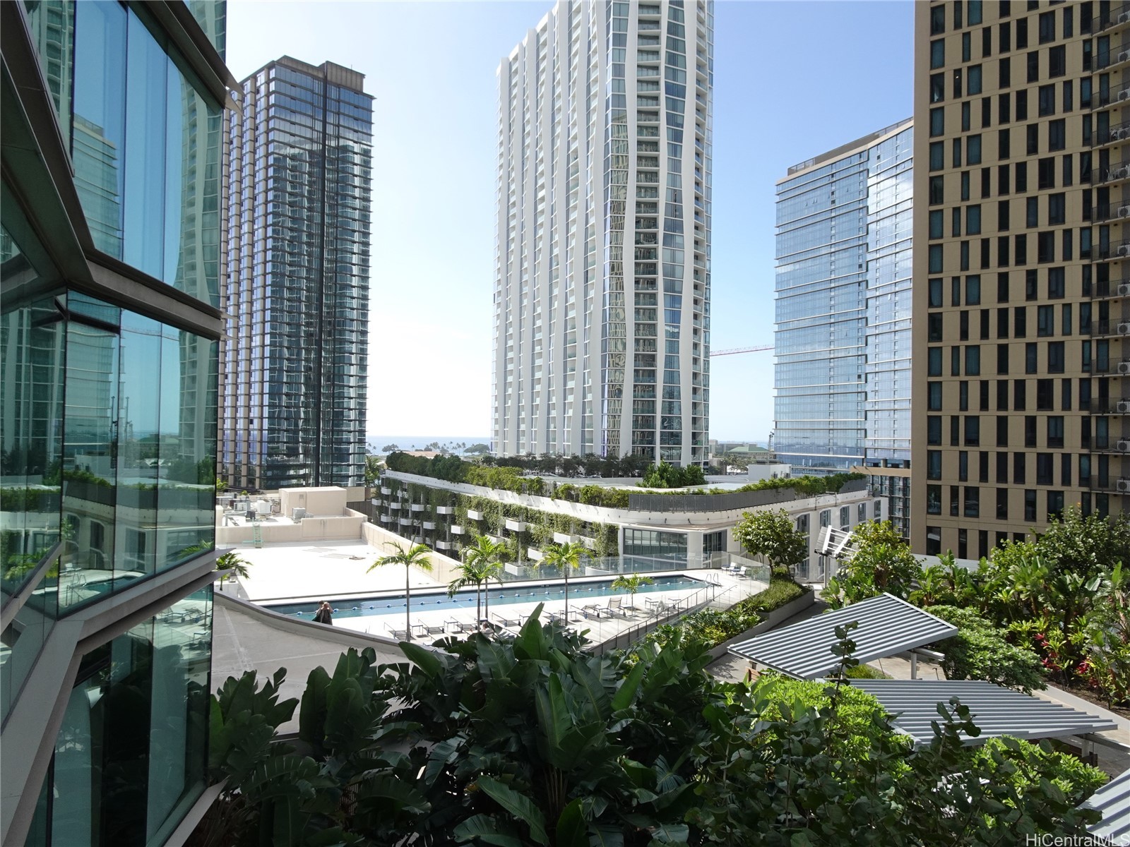 1001 Queen Street 911