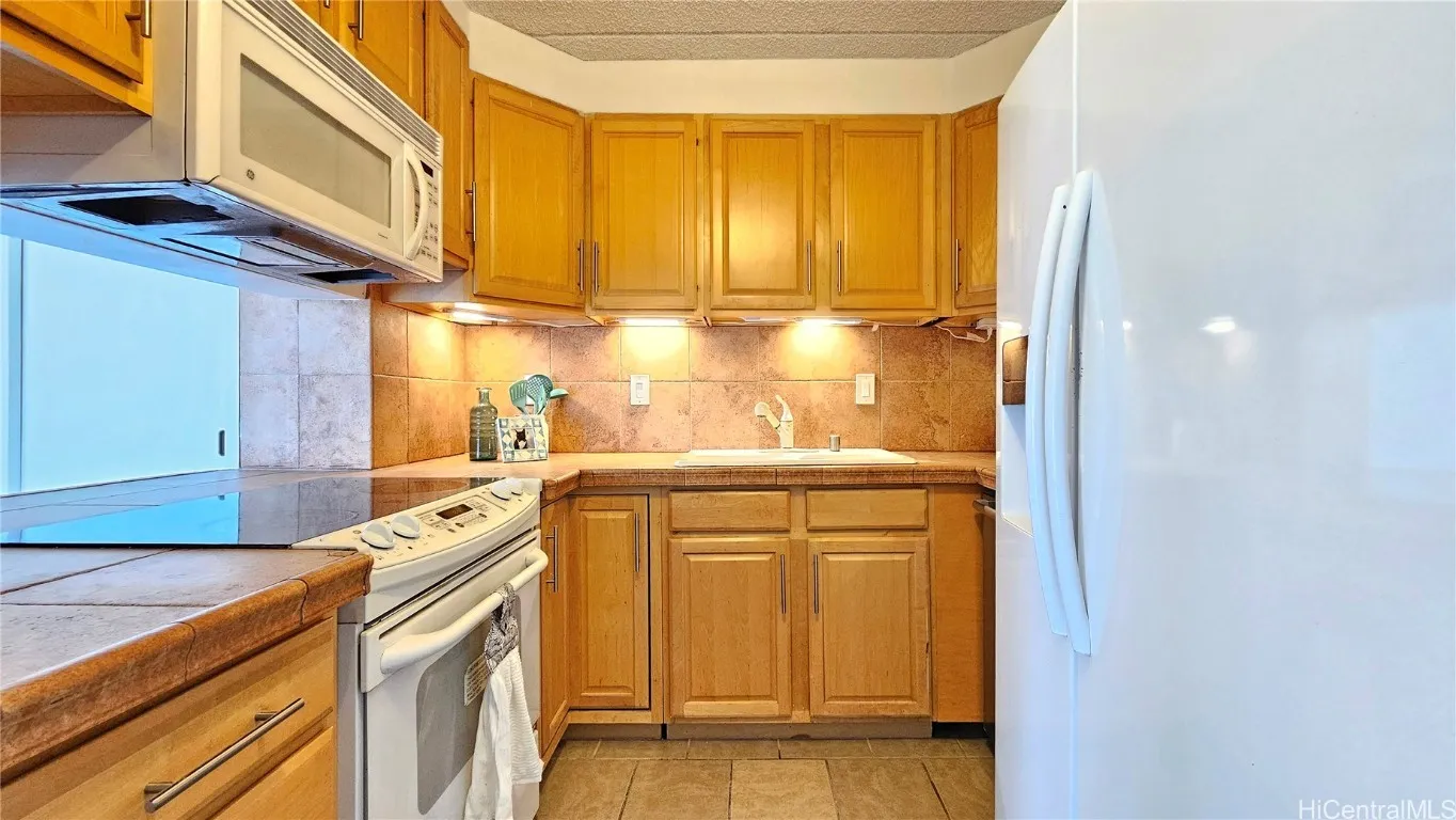 Honolulu, Hawaii 96815, United States, 2 Bedrooms Bedrooms, ,2 BathroomsBathrooms,Residential,Active,15632