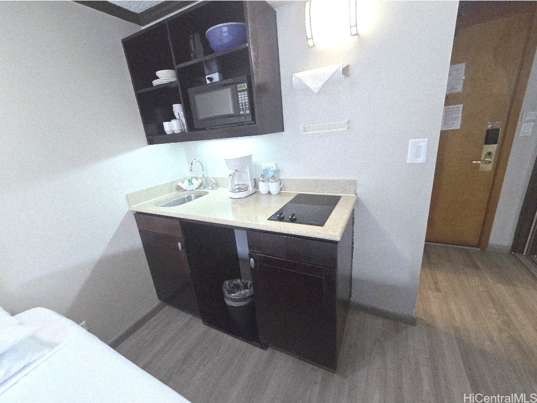 2425 Kuhio Avenue 503