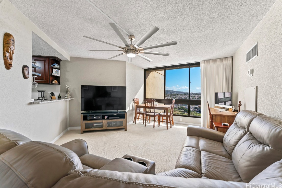 Liliuokalani Gardens Condominium