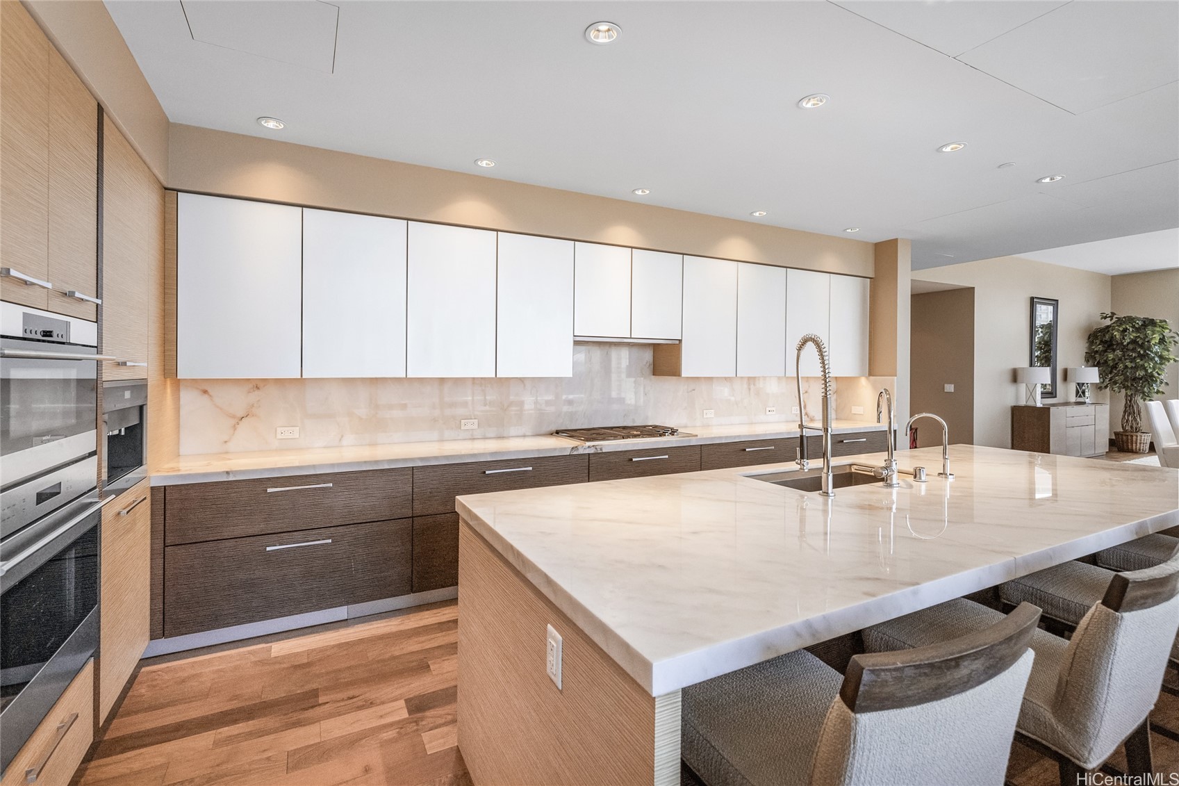 1555 Kapiolani Boulevard 2302