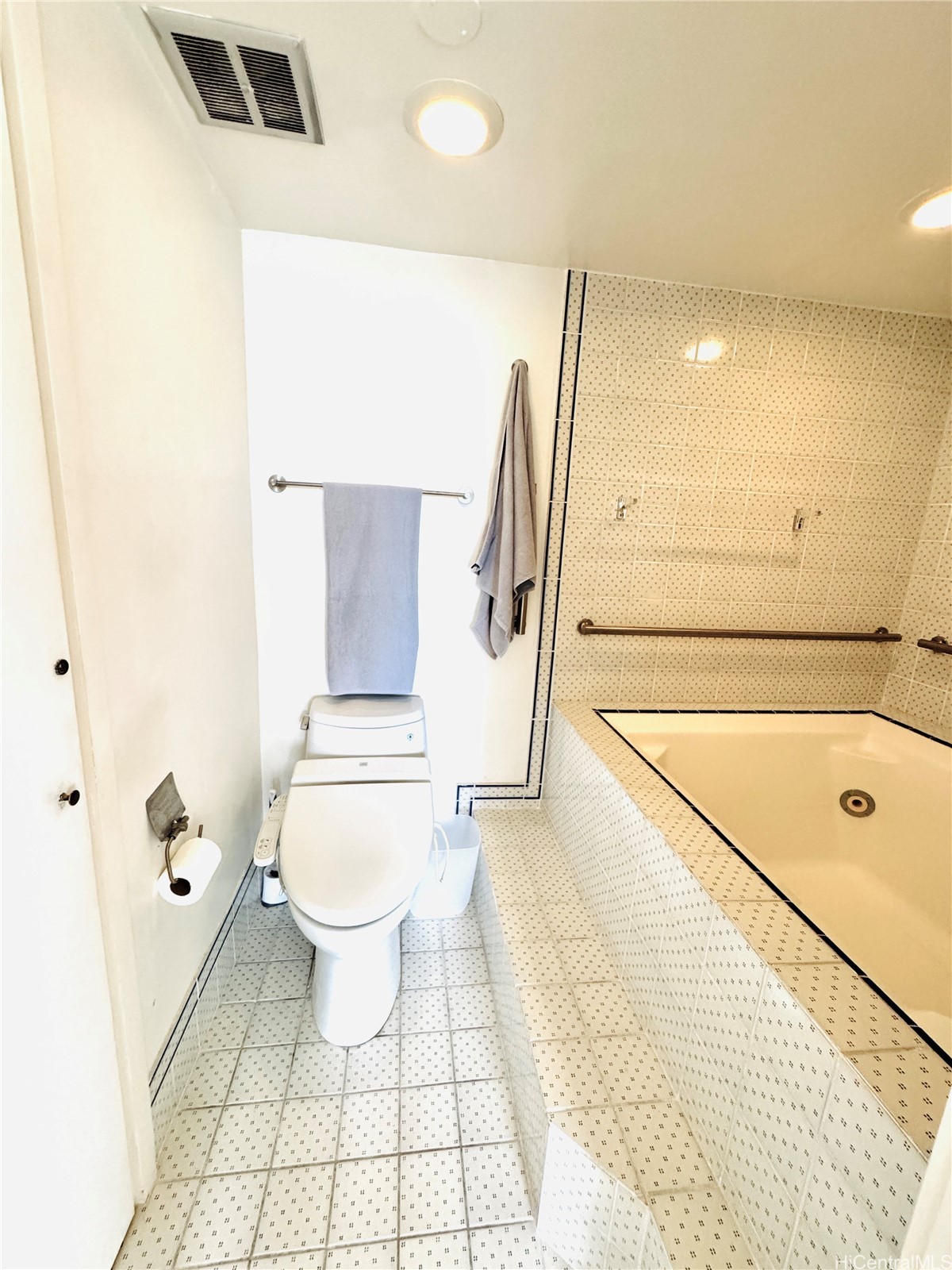 469 Ena Road 2104