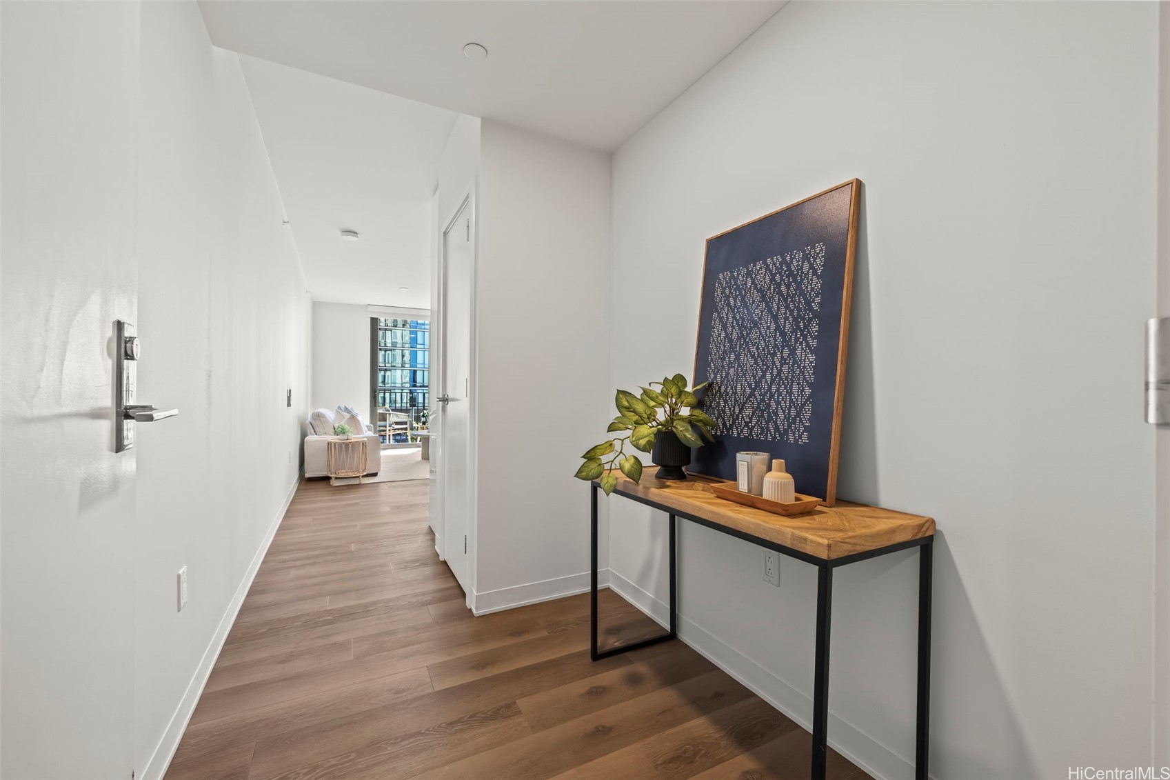 987 Queen Street 1004