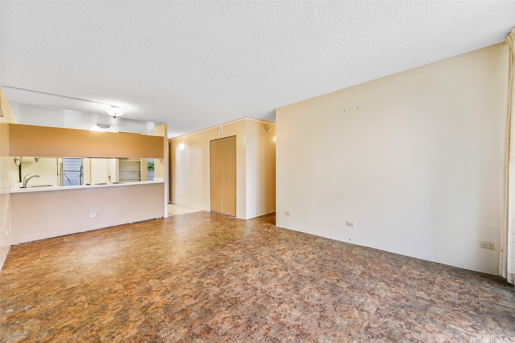 1128 Ala Napunani Street 402