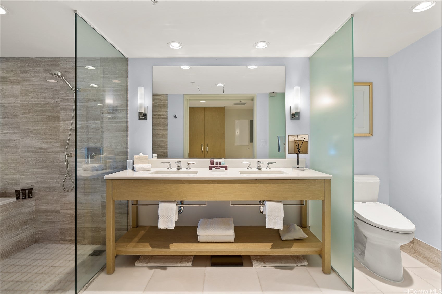 383 Kalaimoku Street E1803