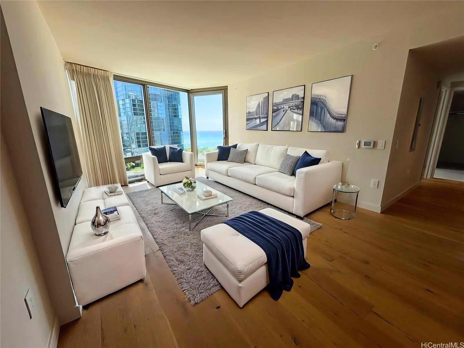 1001 Queen Street 1602