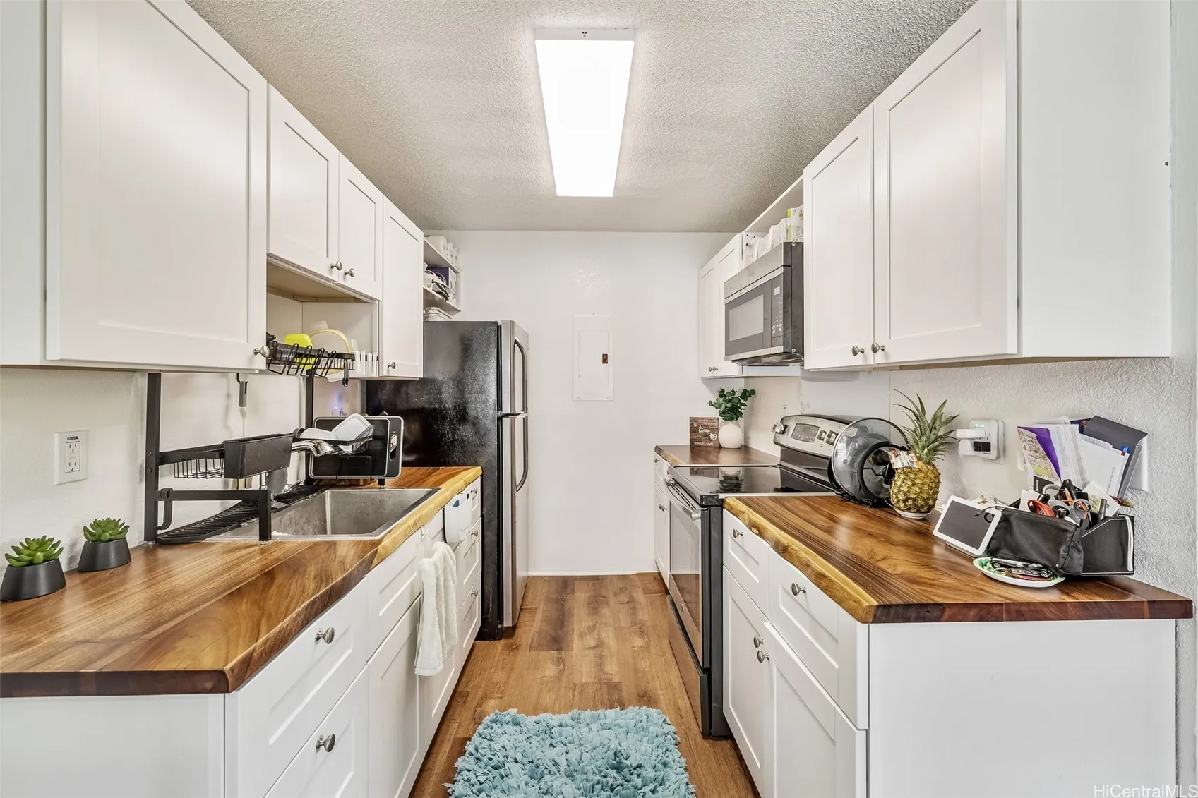 Honolulu, Hawaii 96818, United States, 2 Bedrooms Bedrooms, ,1 BathroomBathrooms,Residential,Active,229441