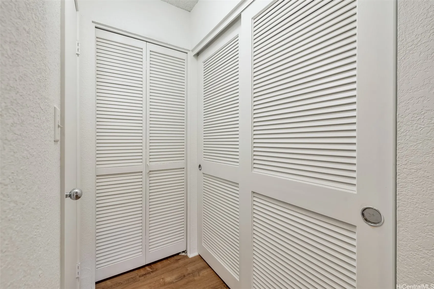 Honolulu, Hawaii 96818, United States, 2 Bedrooms Bedrooms, ,1 BathroomBathrooms,Residential,Active,229441