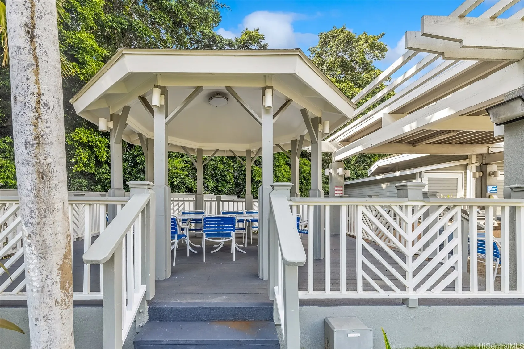 Honolulu, Hawaii 96818, United States, 2 Bedrooms Bedrooms, ,1 BathroomBathrooms,Residential,Active,229441