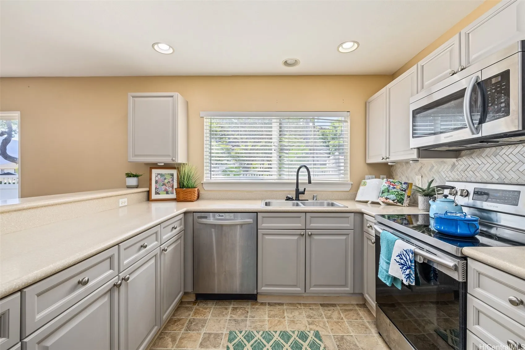 Waianae, Hawaii 96792, United States, 4 Bedrooms Bedrooms, ,3 BathroomsBathrooms,Residential,Active,157829