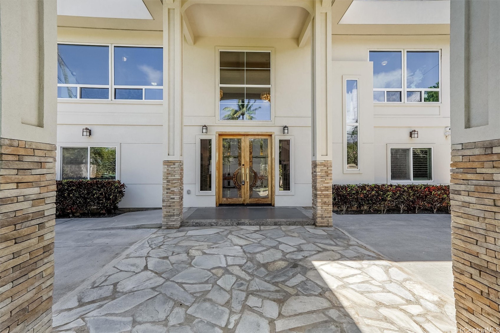 1034 Kealaolu Avenue