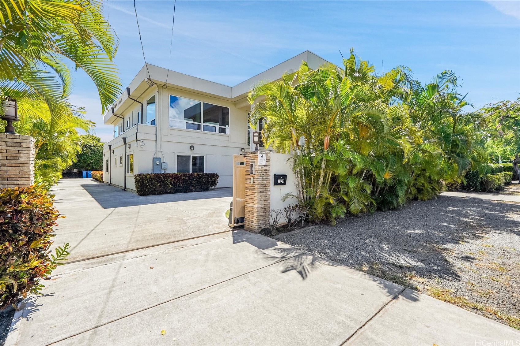 1034 Kealaolu Avenue