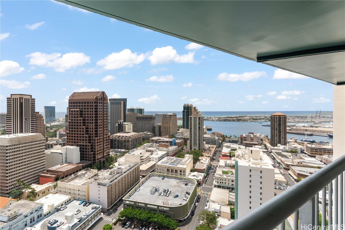 Honolulu Park Place Condominium