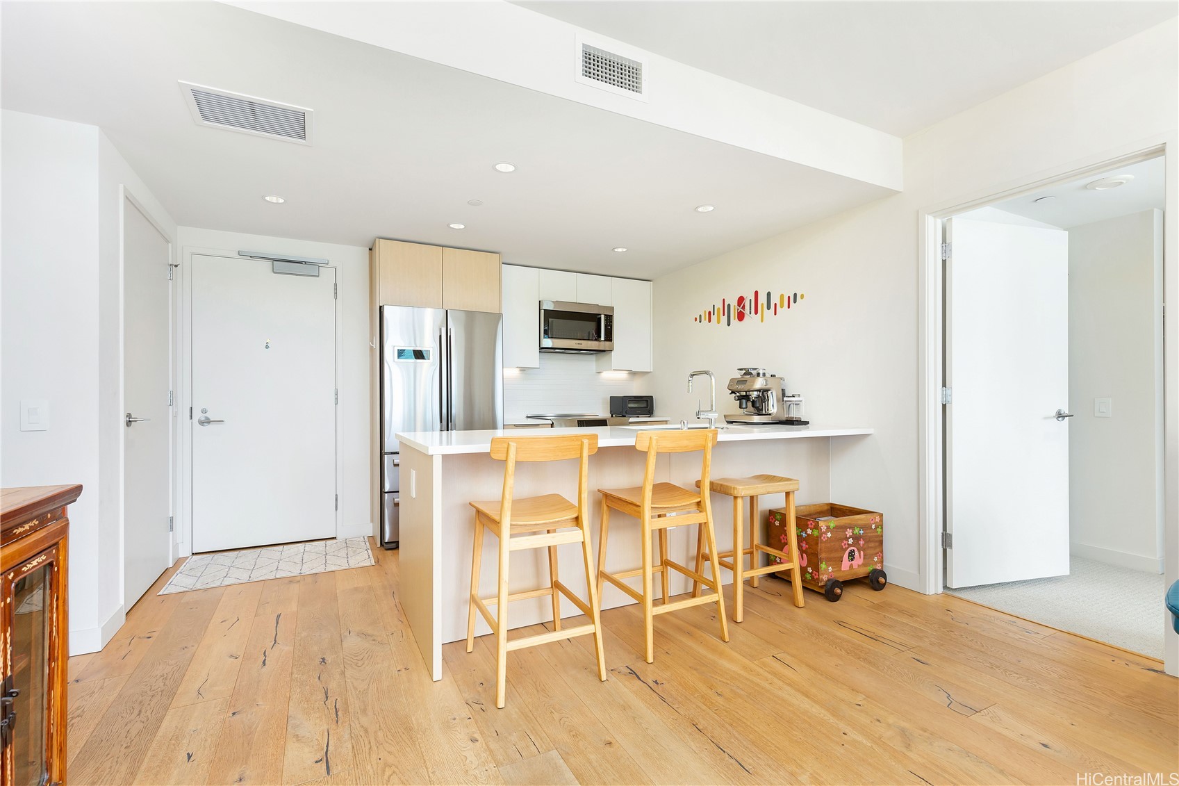 1001 Queen Street 1204