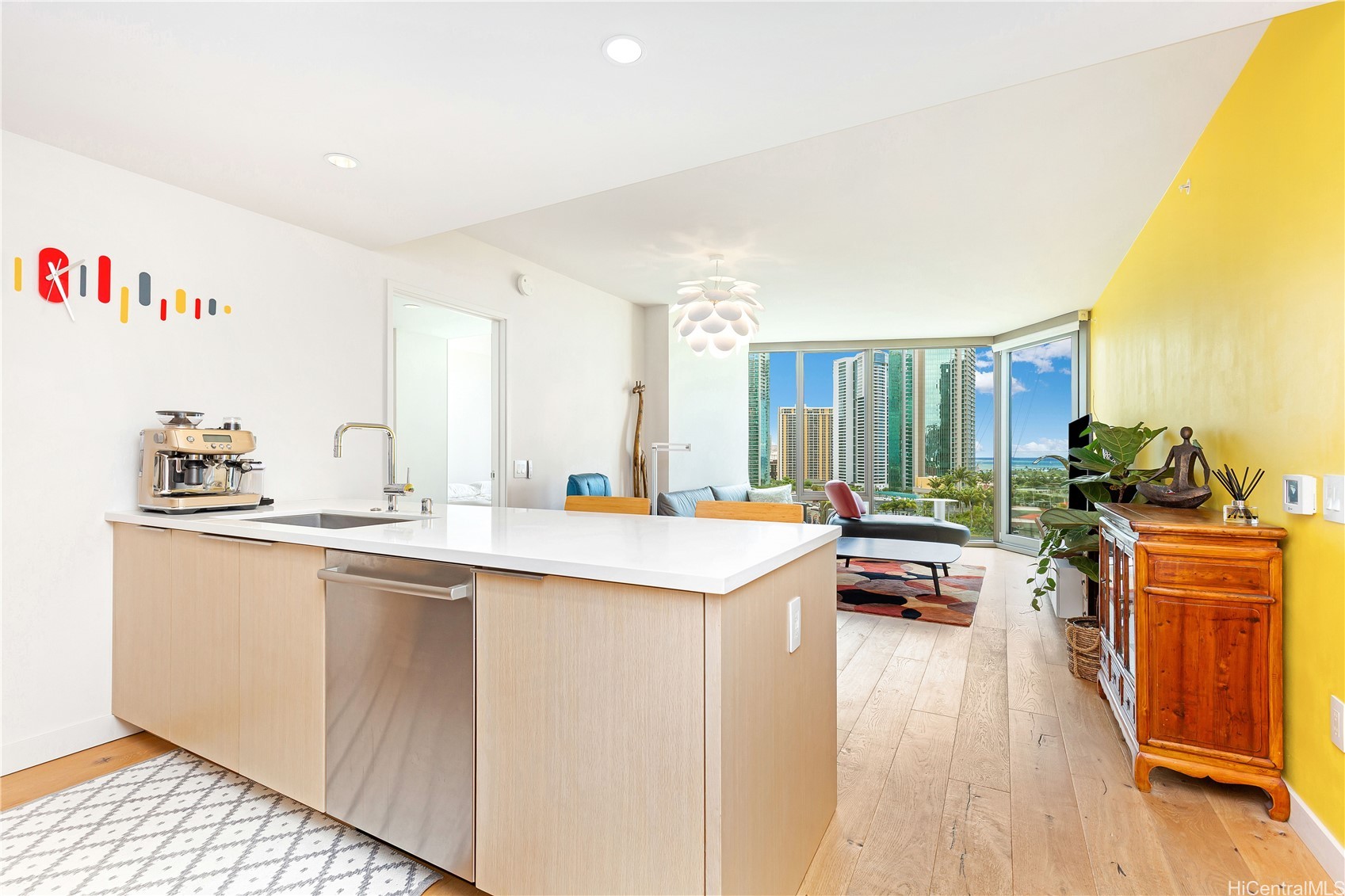 1001 Queen Street 1204