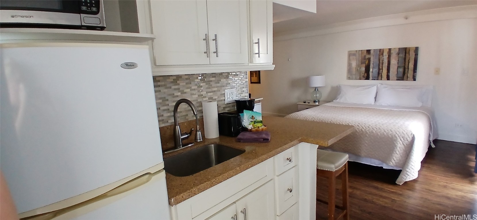 2463 Kuhio Avenue 1009