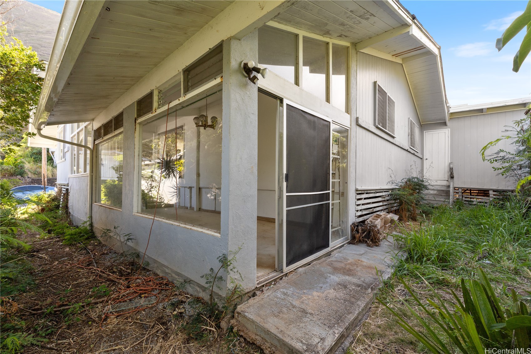 907 Ahuwale Street