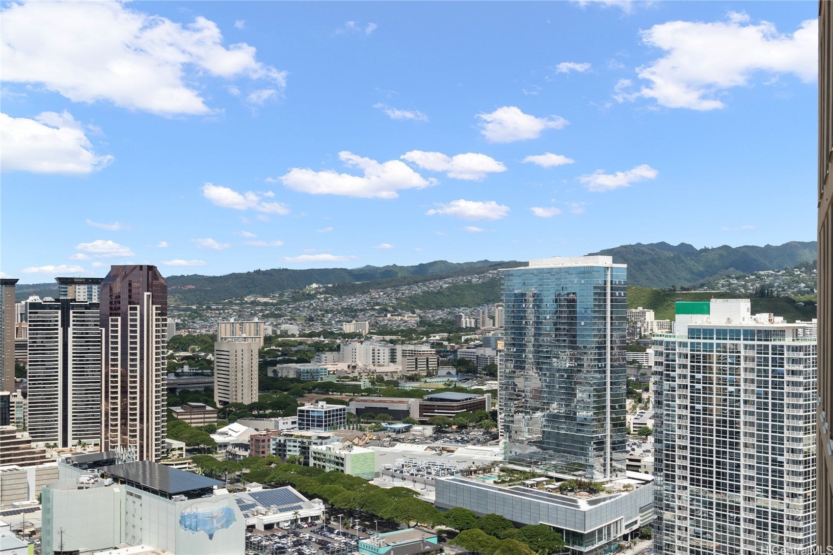987 Queen Street 3613