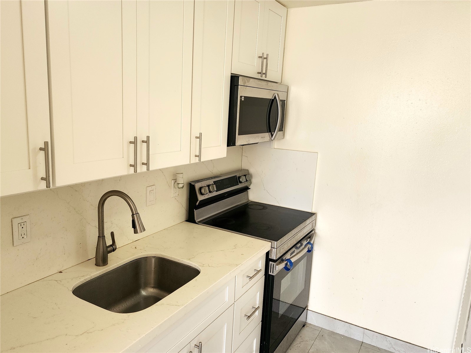 2092 Kuhio Avenue 2205