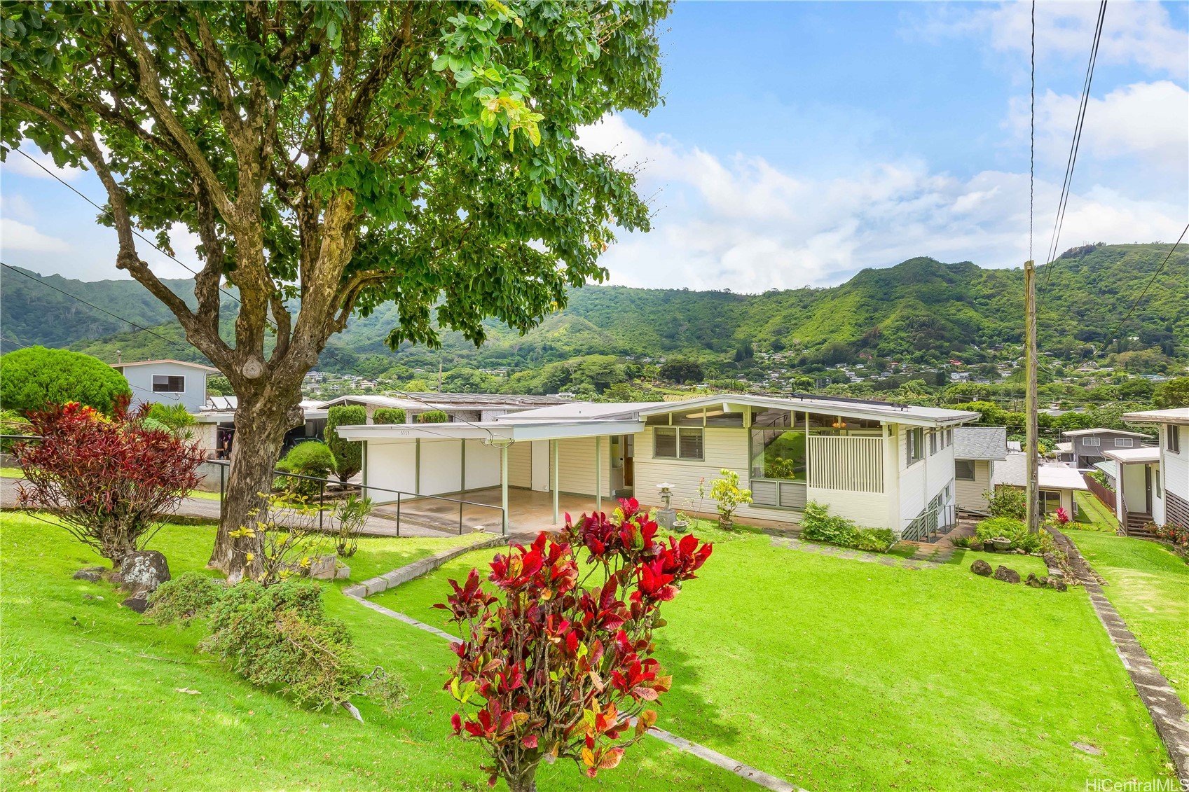 3313 Manoa Road
