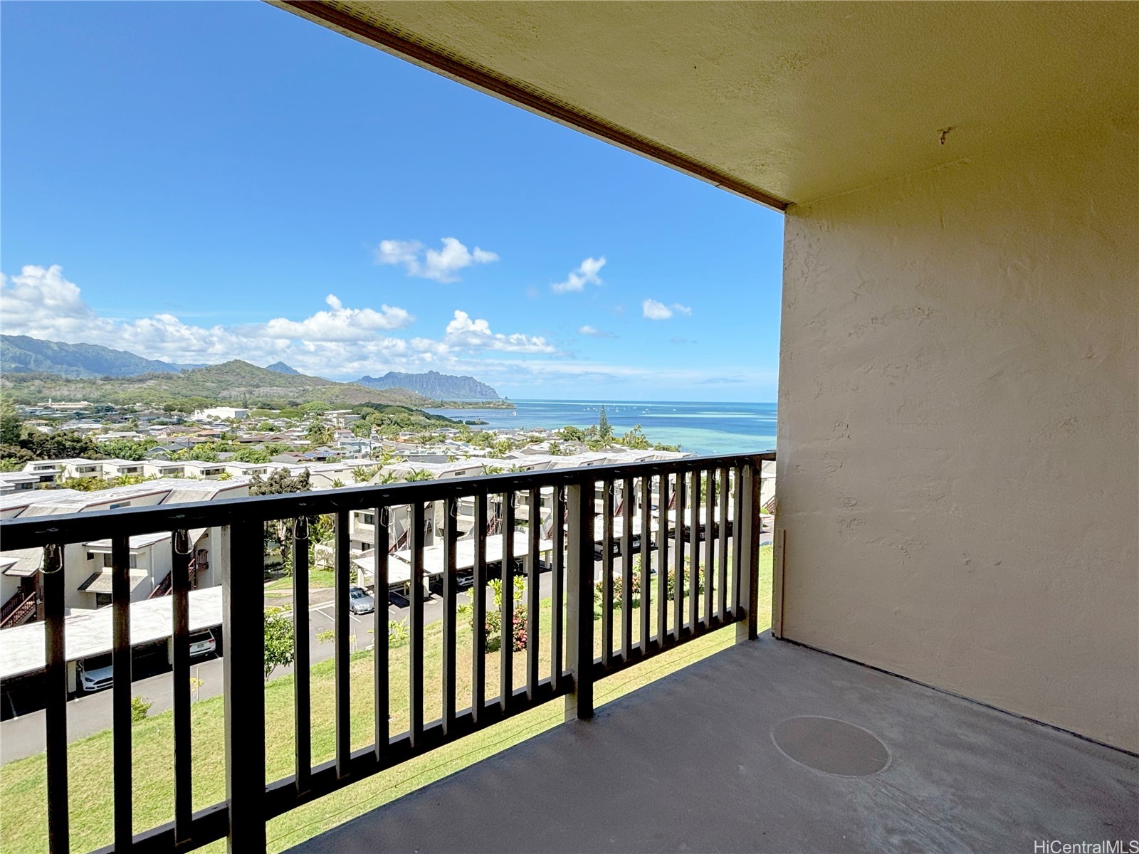 46-44 Puulena Street 812