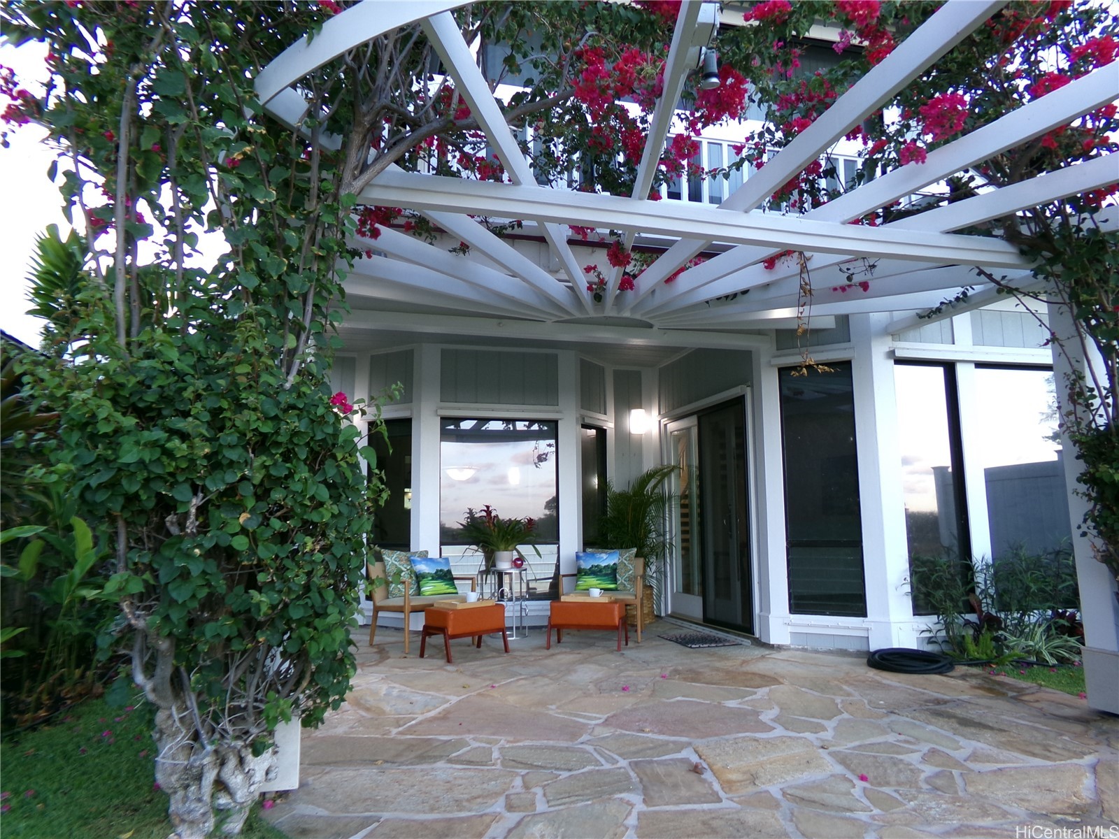 382 Kuanalu Place