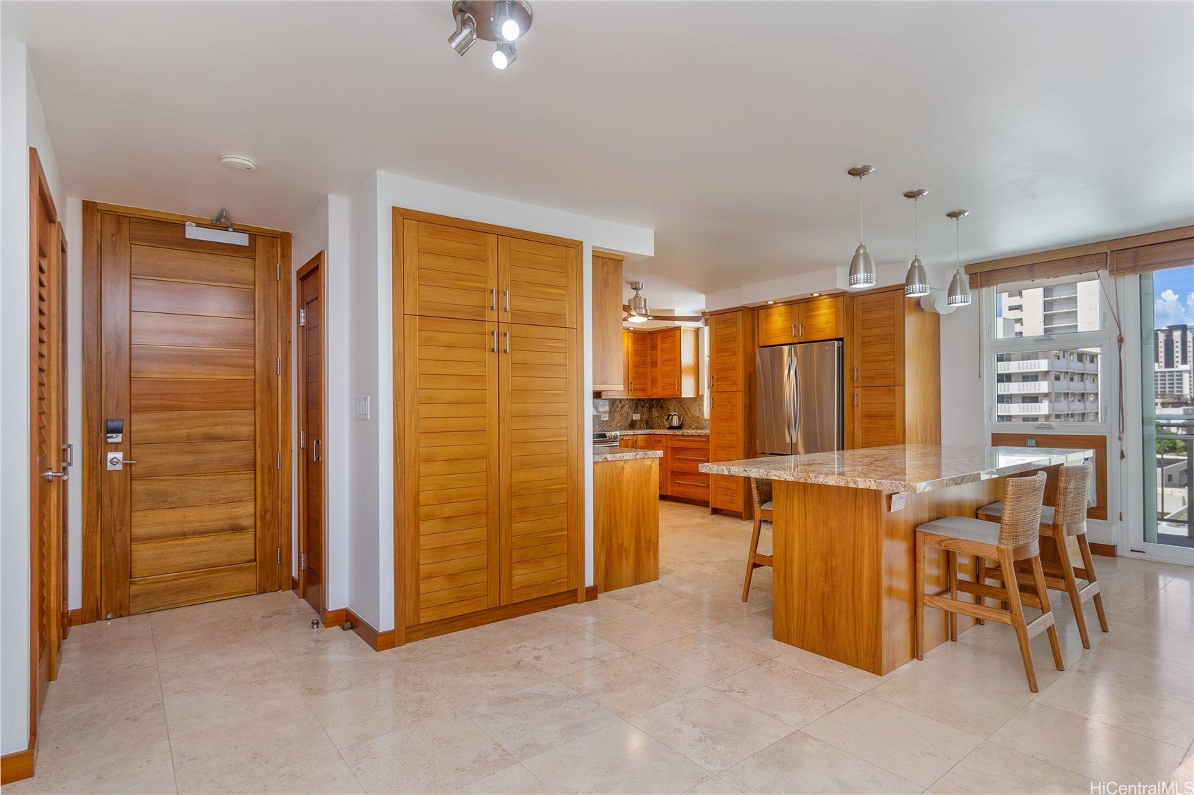 222 Liliuokalani Avenue 1003