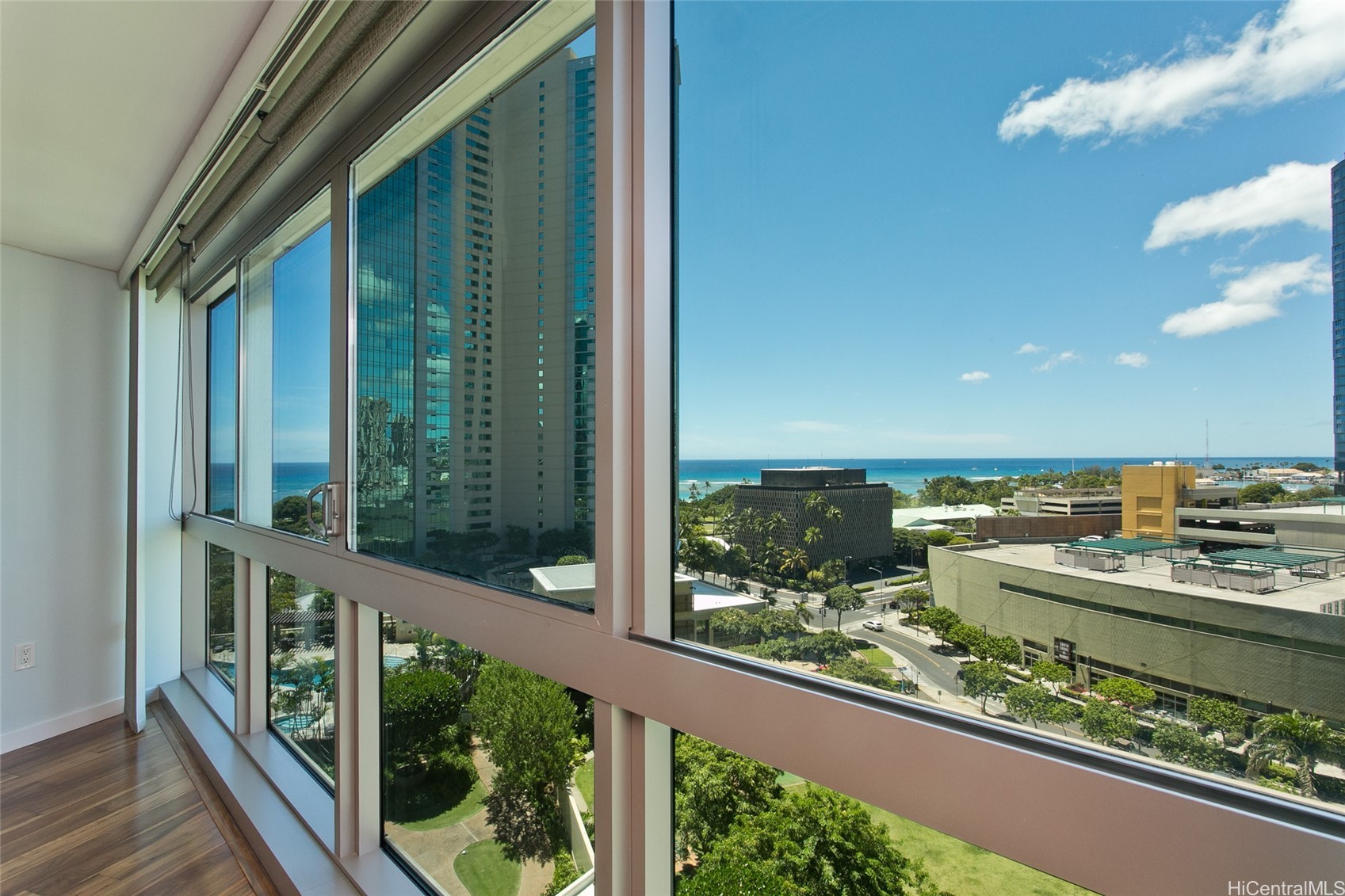 1177 Queen Street 1404
