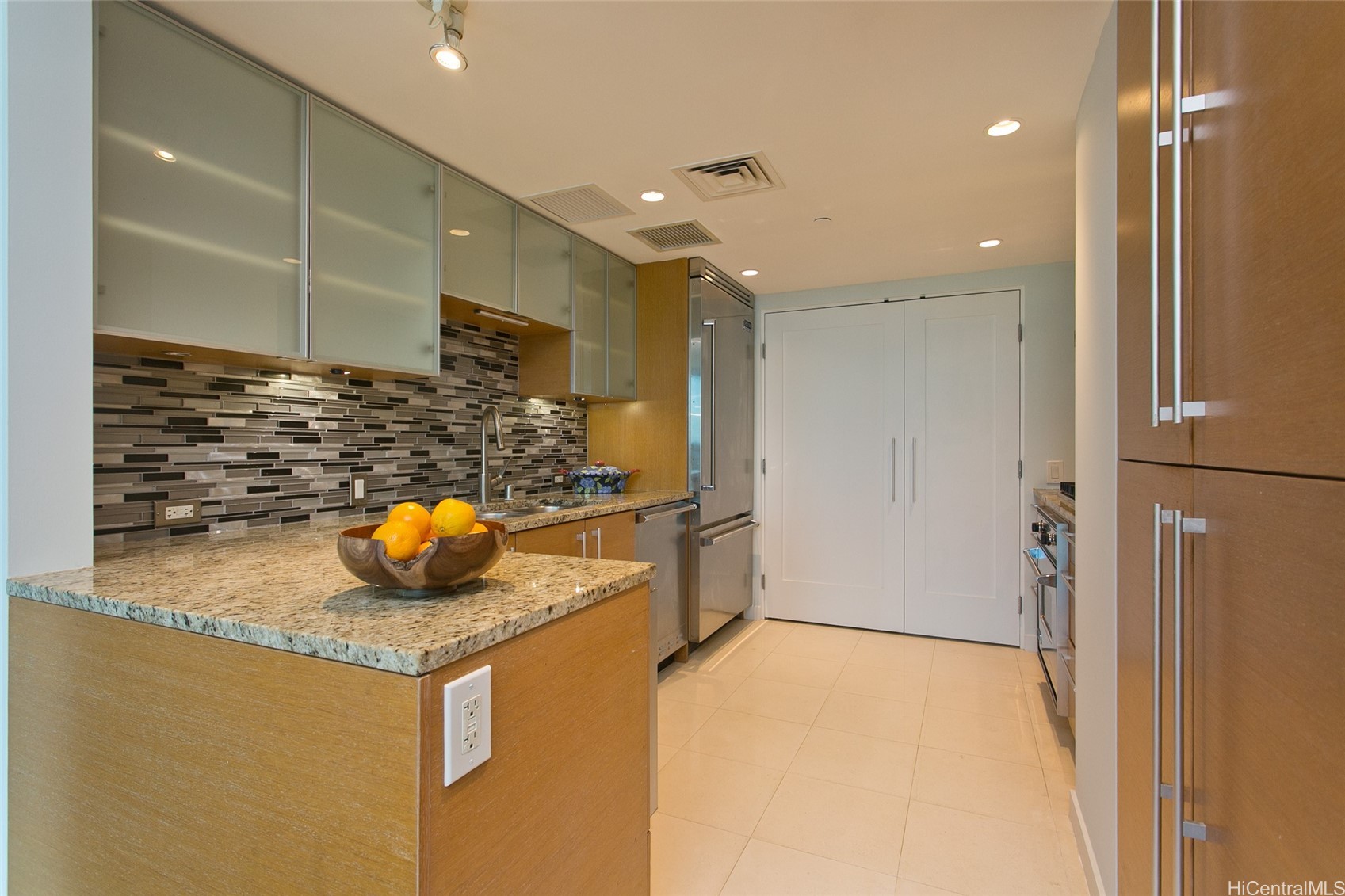 1177 Queen Street 1404