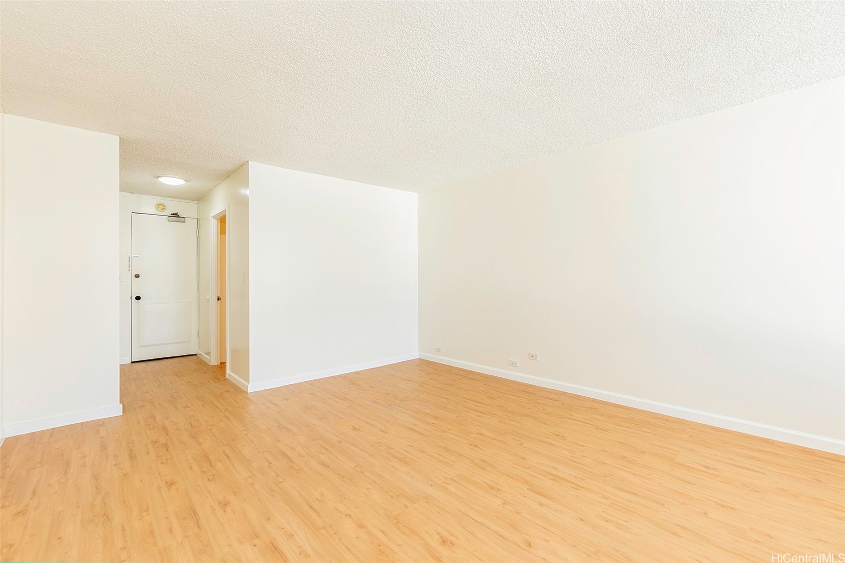 747 Amana Street 1216