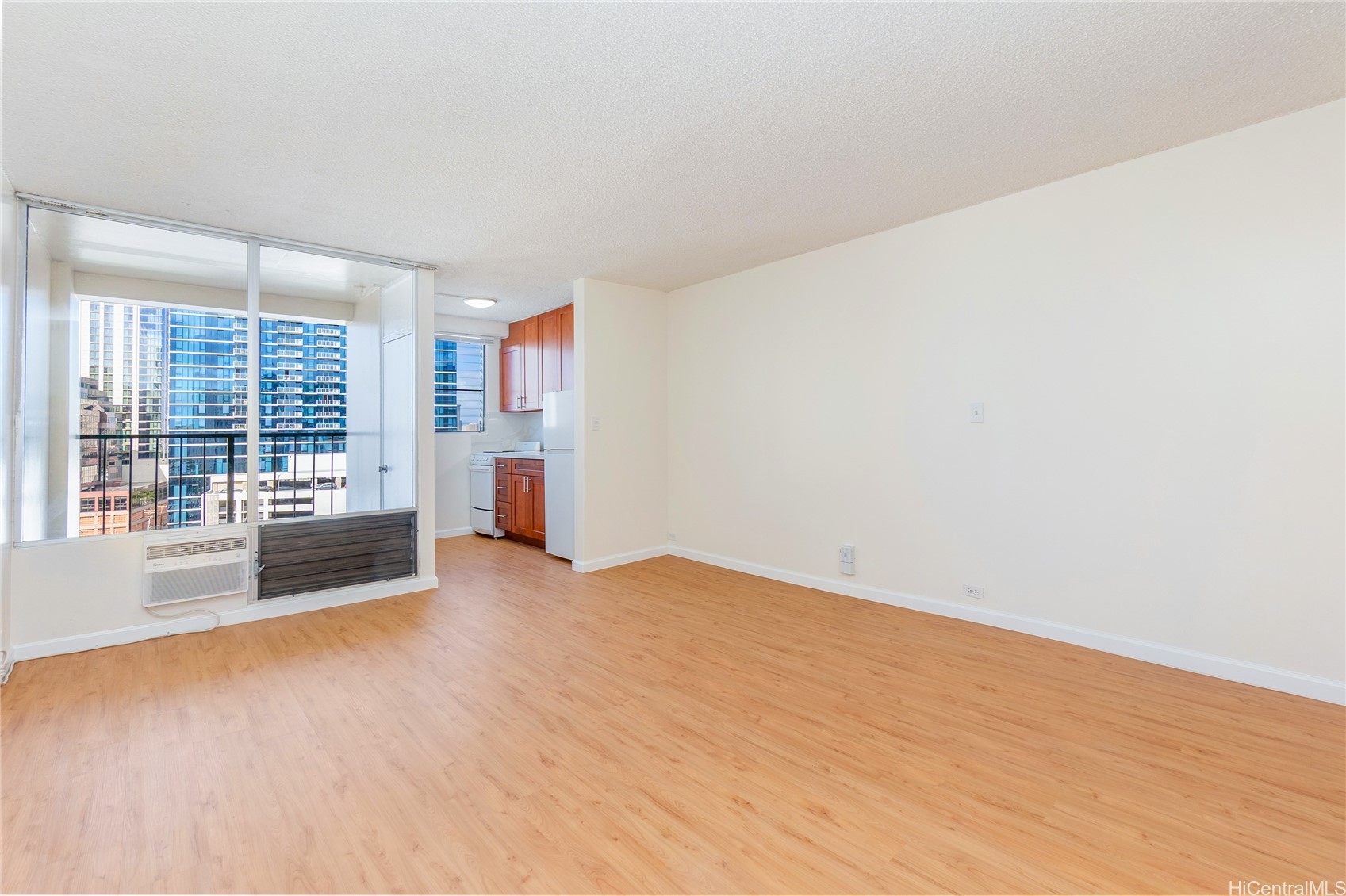 747 Amana Street 1216