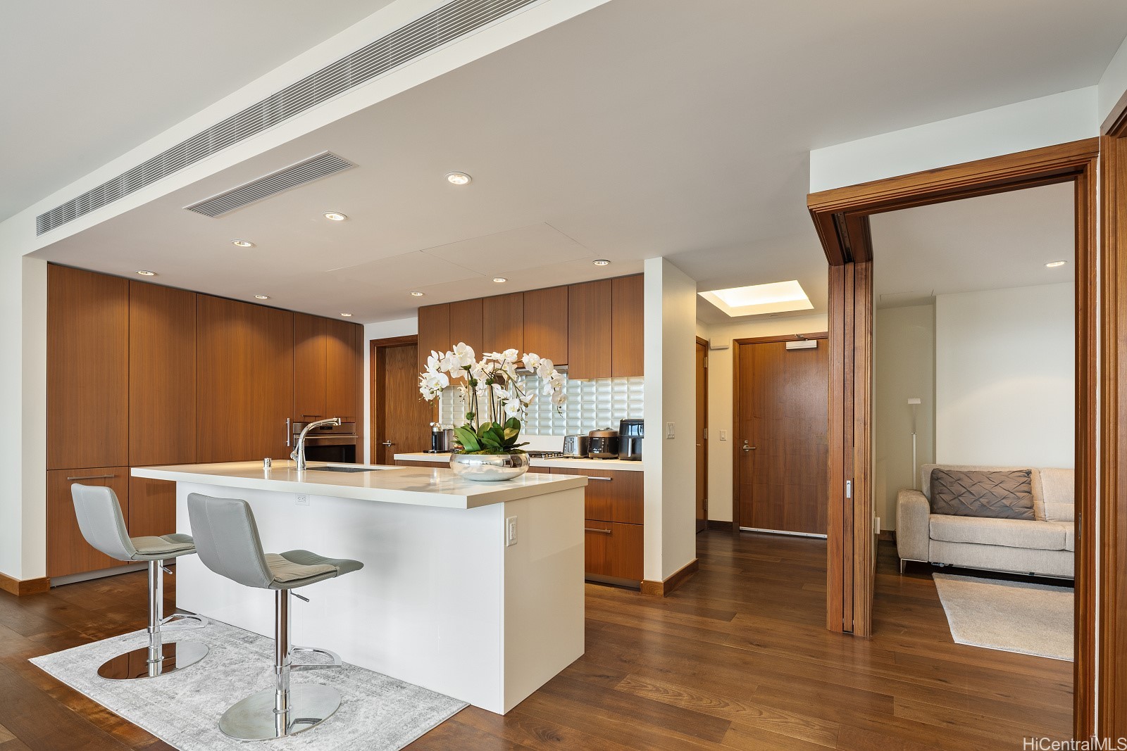 1555 Kapiolani Boulevard 1603