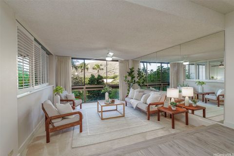 521 Hahaione Street 2/4F Honolulu HI 96825