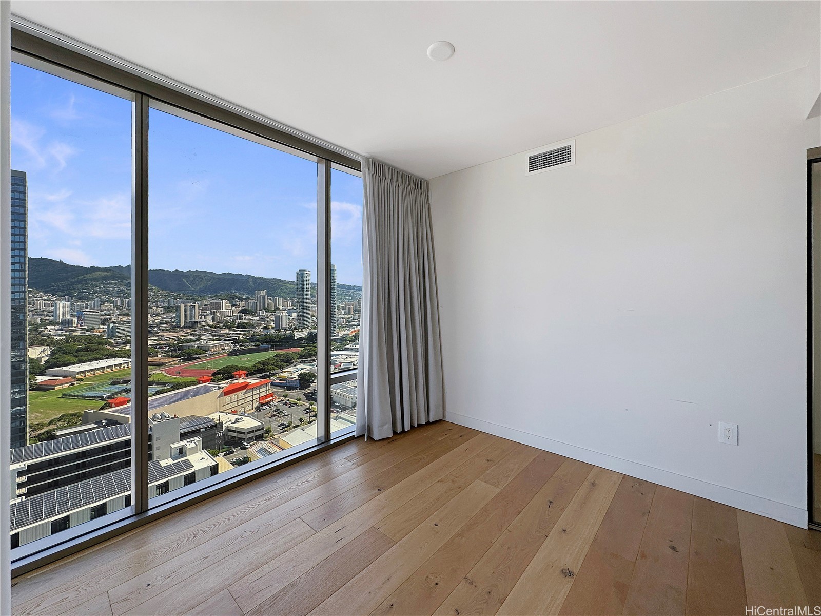 1001 Queen Street 2015