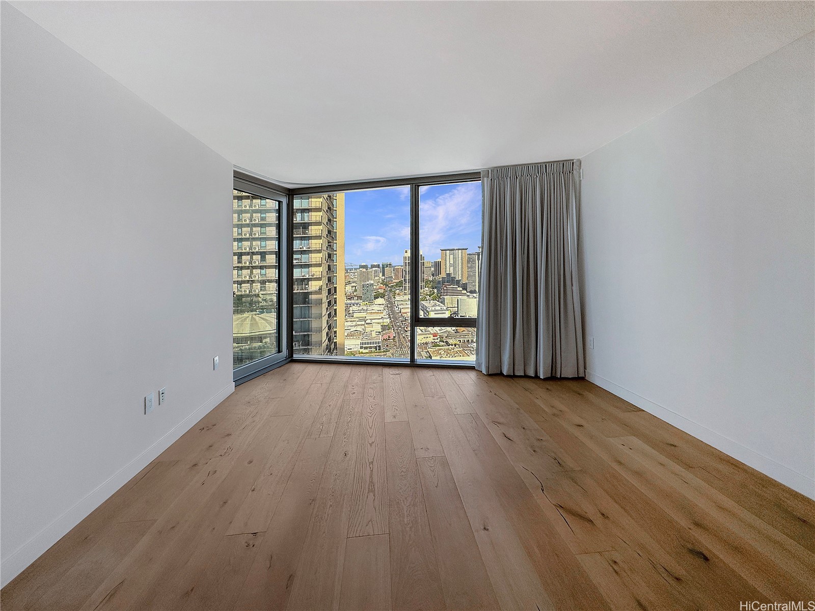 1001 Queen Street 2015