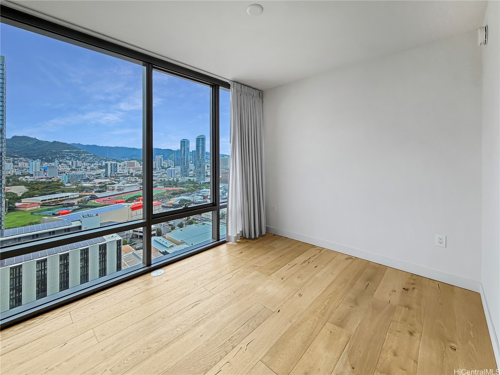 1001 Queen Street 2015